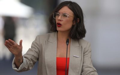 Durante la mañana de este lunes, en el Palacio de La Moneda, la ministra vocera de Gobierno, Camila Vallejo , se refirió a la decisión del ejecutivo de mantener al general director de Carabineros en su cargo, tras el atentado de los tres carabineros en Cañete.