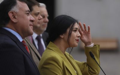 A las 17:00 horas dará inicio la sesión en la que la Sala de la Cámara de Diputadas y Diputados someterá a votación la moción de censura contra la recién establecida mesa directiva, encabezada por la diputada Karol Cariola del Partido Comunista (PC).