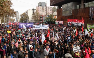 La jornada del Día del Trabajador contó con la participación de la ministra del Trabajo, Jeannette Jara, el ministro de Vivienda, Carlos Montes, y el ministro Secretario General de la Presidencia (Segpres), Álvaro Elizalde, quienes se unieron a la manifestación desarrollada en la Alameda.