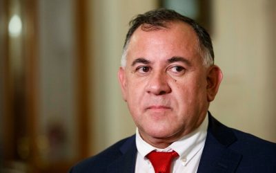 Aedo defiende a Pardow: "Sí entregó todos los antecedentes del alza"