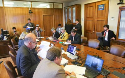 En su papel como ministro interino del Interior, Manuel Monsalve participó este lunes en la reunión de la comisión de Seguridad Ciudadana de la Cámara de Diputados, donde abordó las consultas de los legisladores sobre el acuerdo de cooperación policial con Venezuela.