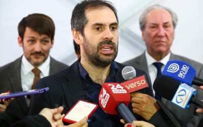 Ministro Grau acusa a diputados de defender intereses la industria pesquera