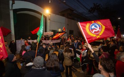 Desde la Plaza de la Constitución, el Partido Comunista (PC) llevó a cabo este miércoles un acto en conmemoración del 116º aniversario del nacimiento del expresidente Salvador Allende.