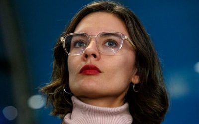 "Desestimo". De esta manera contestó la ministra de la Secretaría General de Gobierno (Segegob), Camila Vallejo, al ser preguntada sobre posibles tensiones en el oficialismo debido al distanciamiento del Partido Comunista (PC) -al cual pertenece la secretaria de Estado- en relación a la firma de la declaración en la Cumbre por la Paz en Ucrania que tuvo lugar en Suiza durante el fin de semana.