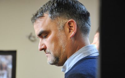 En una declaración pública, el Partido Comunista (PC) demandó la dimisión del senador Javier Macaya (UDI), debido a su reciente defensa de su padre, Eduardo Macaya Zentilli, quien fue condenado a seis años de prisión por cuatro delitos de abuso sexual contra dos menores de edad.