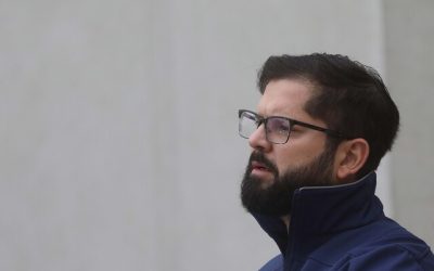 El Presidente Gabriel Boric llegó temprano este jueves a la Escuela de Formación de Carabineros en Cerrillos para inaugurar una nueva fase del Plan Calles sin Violencia, que busca fortalecer la presencia de carabineros en la Región Metropolitana (RM).