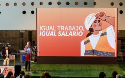 Cuando se discute la brecha salarial, muchos piensan en la comparación del promedio de salarios entre hombres y mujeres.