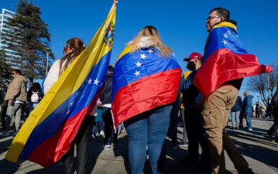 Esta mañana, Guillermo Ramírez, presidente de la UDI, acompañado de Álvaro Bellolio y del activista Romer Rubio, presentará una solicitud de nacionalidad por gracia. La iniciativa busca apoyar a los perseguidos por el régimen de Nicolás Maduro y sigue el ejemplo del expresidente Sebastián Piñera, quien hizo una propuesta similar en Cúcuta en 2019.