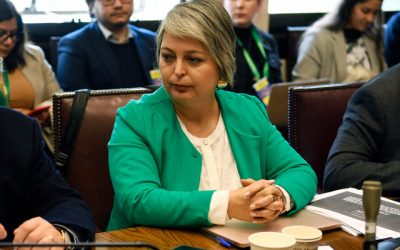 La ministra de Trabajo y Previsión Social, Jeannette Jara (PC), desestimó las presiones de la Unión Demócrata Independiente (UDI) para que los miembros comunistas del gabinete, incluyendo a la vocera Camila Vallejo y al ministro de Educación Nicolás Cataldo, renuncien.