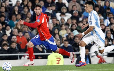 Felipe Loyola vive un momento difícil en Independiente: bajo nivel, críticas y una lesión que lo pone en duda para la Sudamericana. (Foto: Agencia Uno)