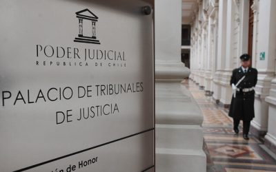 Fotografía de la entrada del Palacio de Tribunales de Justicia