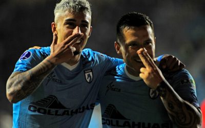 Bryan Soto y Alvaro Ramos festejan un gol durante el partido entre Deportes Iquique vs Atlético Mineiro