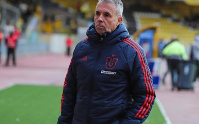 Gustavo Álvarez, DT de la U. (Foto: Agencia Uno)