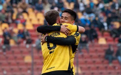 Los jugadores de Coquimbo Unido celebran un gol, conscientes de que cada punto los acerca a su primera estrella en la liga. Archivo/Agencia UNO)