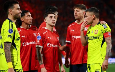 El Independiente–U de Chile fue interrumpido por incidentes entre barras, en un operativo de seguridad cuestionado por su mala disposición. (Foto: Agencia Uno)
