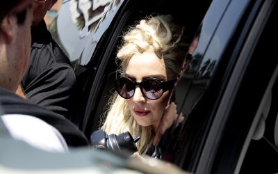 La cantante Lady Gaga confirma que está comprometida