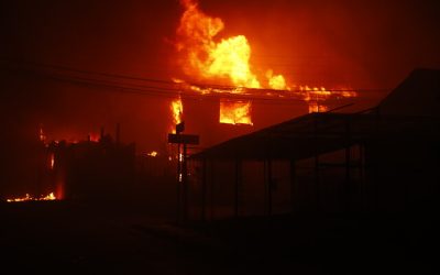 Los damnificados del gran incendio que afectó a Viña del Mar, Quilpué y Villa Alemana enfrentaron diversas dificultades tras las recientes lluvias en la región de Valparaíso.