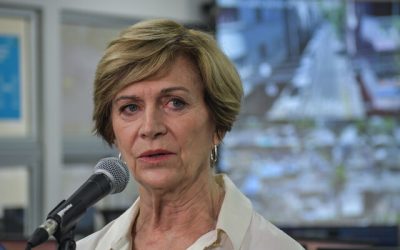 Durante una entrevista matutina con CNN Chile Radio este lunes, Evelyn Matthei, la alcaldesa de Providencia, expresó su preocupación respecto a lo que considera como una actitud ingenua por parte de ciertas autoridades del gobierno, incluyendo al subsecretario del Interior, Manuel Monsalve, en su manejo de la relación con el régimen de Nicolás Maduro.