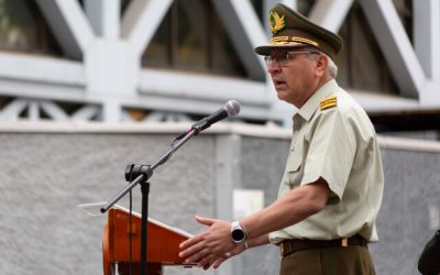 En las instalaciones del Departamento OS7 en Providencia, el general director de Carabineros, Ricardo Yáñez, encabezó junto al subsecretario de Prevención del Delito, Eduardo Vergara, una ceremonia donde se entregaron 11 camionetas destinadas a las labores de investigación y combate de organizaciones criminales por parte de la policía uniformada.