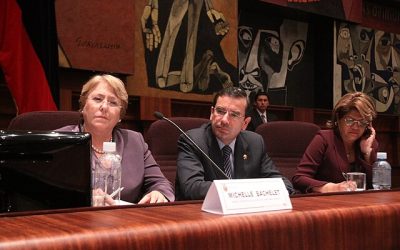 Foto: Hugo Ortiz Ron - ONU
[[File:Conferencia Magistral de la Dra. Michelle Bachelet, directora Ejecutiva de ONU-Mujeres (7188180451).jpg|Conferencia_Magistral_de_la_Dra._Michelle_Bachelet,_directora_Ejecutiva_de_ONU-Mujeres_(7188180451)]]