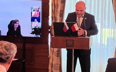 Embajador de Rusia en Chile, Vladímir Belinsky, expone en el lanzamiento