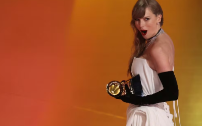 Este domingo 4 de febrero se celebró la 66ª edición de los Premios Grammy en el estadio Crypto.com Arena de Los Ángeles. Este prestigioso evento, considerado como el reconocimiento más destacado en la industria musical, congrega tanto a los artistas consagrados como a las promesas emergentes que comienzan a destacar y a ganar reconocimiento en la escena musical.
