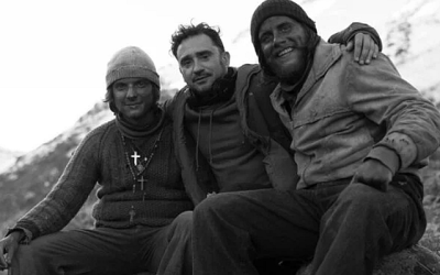 La Sociedad de la Nieve dirigida por Juan Antonio Bayona parece haber sido destinada a romper todos los récords establecidos en la historia del cine español. Inicialmente, capturó la atención al obtener el Premio del Público en el prestigioso Festival de San Sebastián, logrando la puntuación más alta registrada hasta la fecha.