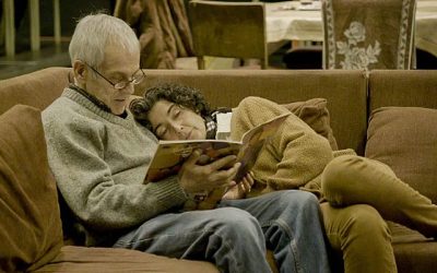 La película "La memoria infinita", dirigida por la cineasta chilena Maite Alberdi, se coronó este sábado con el prestigioso galardón del cine español, el Goya, en la categoría de mejor película iberoamericana.