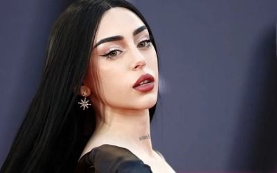 Este martes salió a la luz la noticia de la infidelidad de Peso Pluma hacia Nicki Nicole, con quien llevaba saliendo unos meses. La controversia estalló después de que circulara un video del cantante mexicano junto a otra mujer durante el Super Bowl.