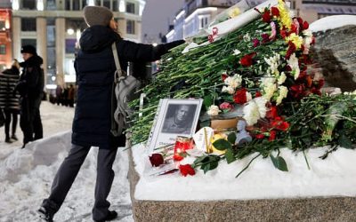 OVD-Info, una organización dedicada a la defensa de los derechos de los opositores detenidos, ha informado que al menos 110 personas fueron arrestadas en varias ciudades de Rusia durante manifestaciones callejeras en honor al difunto opositor Alexei Navalny.
