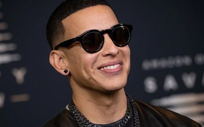 Daddy Yankee se destacó entre los participantes del evento benéfico "Juntos, Chile se levanta", ofreciendo su apoyo desde la distancia para ayudar a las familias afectadas por los incendios en la región de Valparaíso.