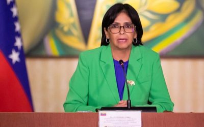 "Es un caso a todas luces politizado y donde se pretende instrumentalizar la justicia internacional para agredir a Venezuela, a sus altas autoridades, a nuestra Fuerza Armada Nacional Bolivariana, a nuestros organismos de seguridad que han estado en primera línea en defensa de la paz y tranquilidad de nuestra República", expresó la vicepresidenta ejecutiva de Venezuela, Delcy Rodríguez, en una entrevista con el canal estatal VTV.