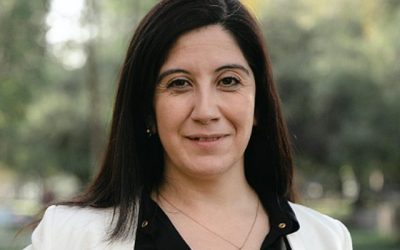 La Dra. Claudia Prieto, ingeniera y docente de Ingeniería Eléctrica en la Universidad Católica (UC) de Chile, ha sido honrada por la Sociedad Internacional de Resonancia Magnética en Medicina por su destacada contribución al avance de la atención médica.