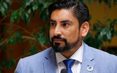En una conferencia de prensa celebrada en el Congreso, el diputado Rubén Oyarzo se pronunció este lunes sobre su reciente dimisión al Partido de la Gente (PDG), fundado por el excandidato presidencial Franco Parisi en 2019.