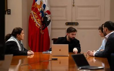 El Presidente Gabriel Boric se desplazará durante la mañana de este sábado hacia Cañete, en la Región del Biobío, tras confirmarse el trágico fallecimiento de tres miembros de Carabineros en la madrugada del mismo día.