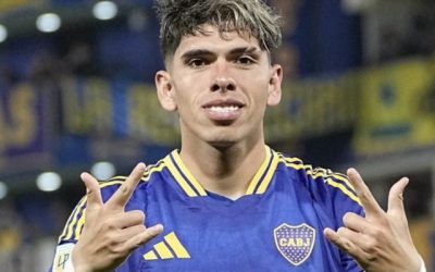 Carlos Palacios celebra tras dar la asistencia en el triunfo de Boca sobre Aldosivi en Mar del Plata.