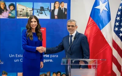 Foto: Secretaria de Seguridad Nacional de Estados Unidos, Kristi Noem junto a ministro de Seguridad Pública, Luis Cordero