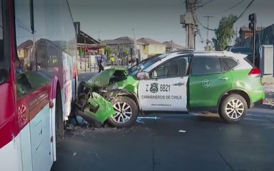 Pudahuel: violento choque entre una patrulla de Carabineros y un bus. Foto captura pantalla 24 Horas