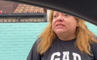Mujer protagoniza violento altercado tras ser detenida por conducir en contra del tránsito