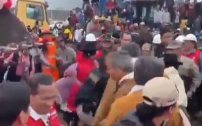 Presidenta de Perú es agredida por familiar de víctima de protestas antigubernamentales