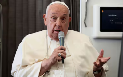 El papa Francisco señaló que los católicos en Estados Unidos deberán elegir en las próximas elecciones considerando "el mal menor", al referirse a la postura de la candidata demócrata Kamala Harris sobre el derecho al aborto y la promesa del republicano Donald Trump de deportar a millones de inmigrantes.