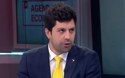 Espinoza detalla plan económico de Kaiser y se ofrece para Hacienda