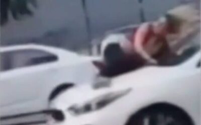 Foto mujer auto