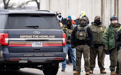 Crédito Chad Davis con un enlace a chaddavis.photography/sets/ice-in-minneapolis/ Referencial