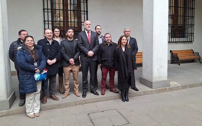Los diputados Juan Santana (PS), Luis Cuello (PC), Camila Musante (IND-PPD) y Andrés Giordano (FA) se reunieron con el ministro de la Secretaría General de la Presidencia, Álvaro Elizalde, para pedir que el veto presidencial anunciado por el gobierno, que establece multas por el voto obligatorio, incluya también un feriado irrenunciable para los dos días de las elecciones municipales de octubre.