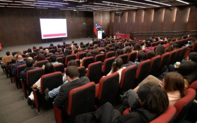Expertos abordan la crisis de Huachipato en clase inaugural de la FEN de la Unab