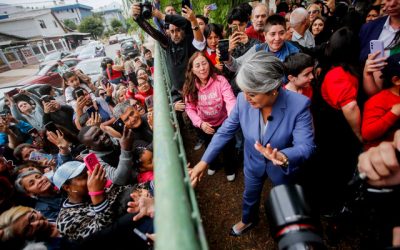 Jeannette Jara vota en el balotaje A_UNO_1706923_e5a51