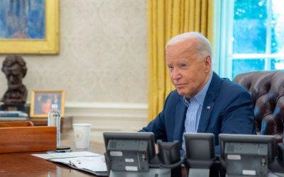 Joe Biden olvida el nombre de su secretario de Defensa y lo llama "el tipo negro"
