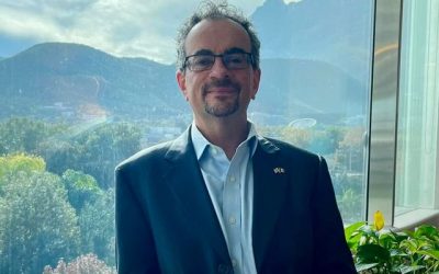 Reino Unido destituye a embajador en México por apuntar con rifle de asalto a empleado