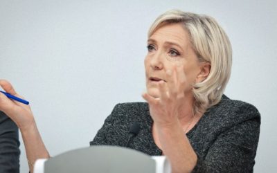 Lider ultraderecha francesa enfrenta juicio por malversación de fondos